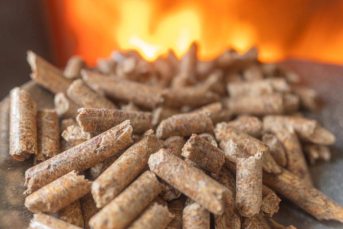 Chauffage au bois, granulés : les arnaques explosent, les conseils pour ne pas se faire avoir