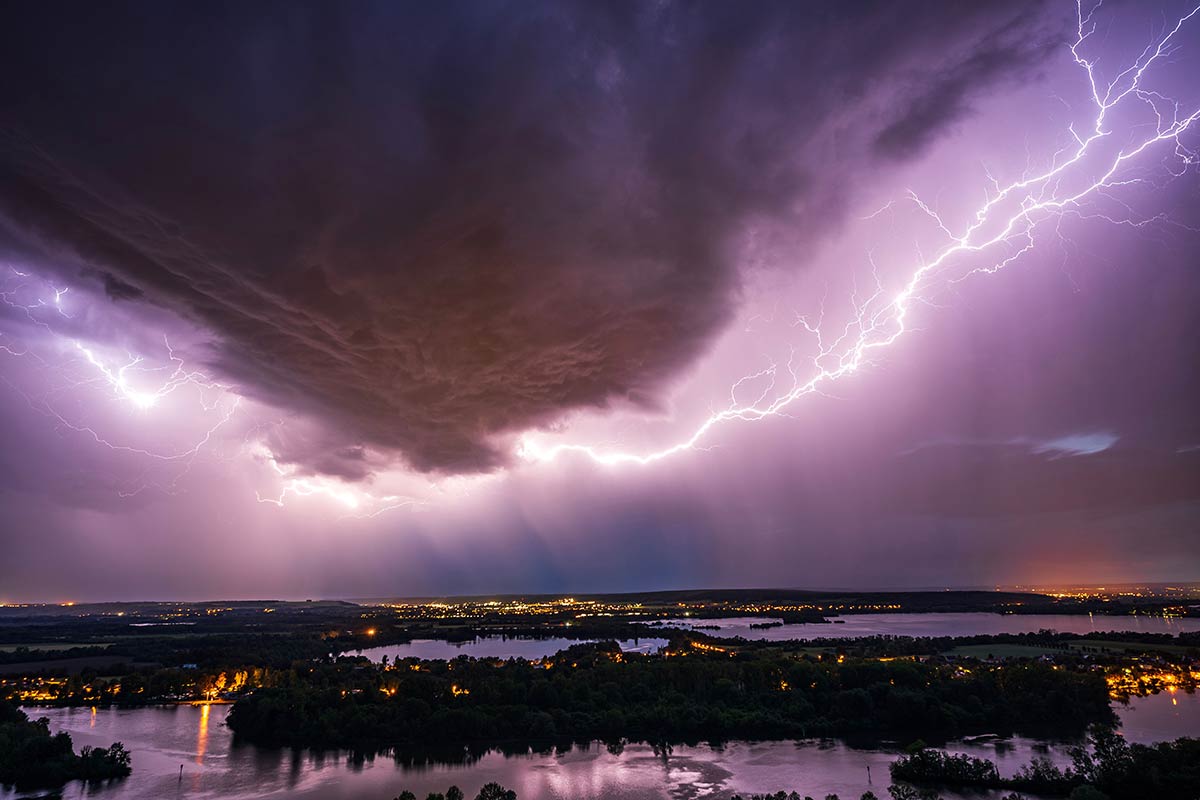 Alerte tempête ce jeudi en France : les 5 gestes essentiels pour protéger vos appareils électriques du pire