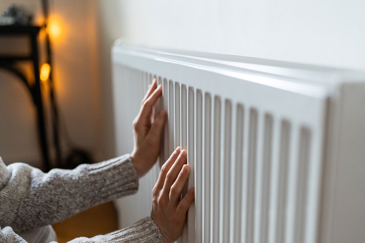 Le geste gratuit qui répare un radiateur froid, élimine les bruits et fait baisser votre facture de chauffage