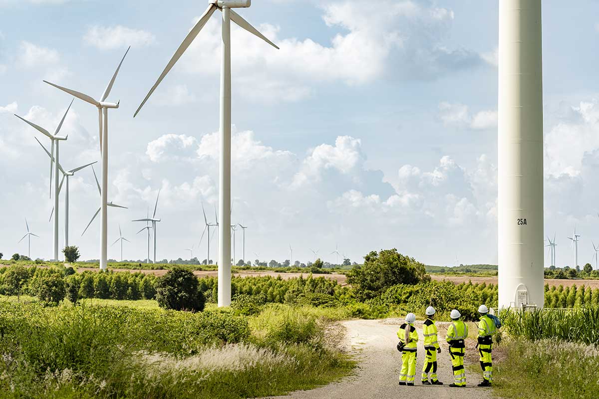 Prix de l'électricité négatifs : la CRE veut forcer les éoliennes et panneaux solaires à s'arrêter