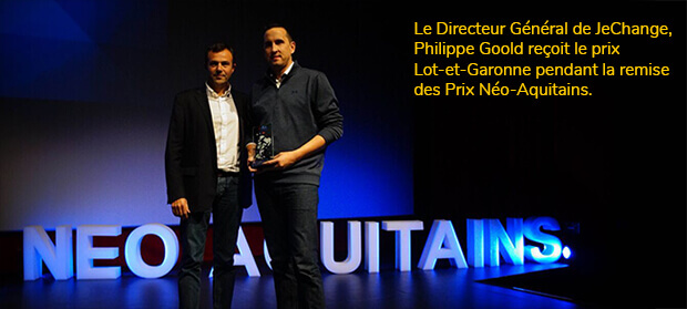 Le Directeur Général de JeChange, Philippe Goold reçoit le prix Lot-et-Garonne pendant la remise des Prix Néo-Aquitains.
