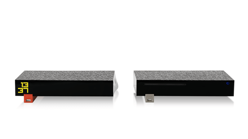 Freebox Révolution Light : Server (à gauche) et Player (à droite)
