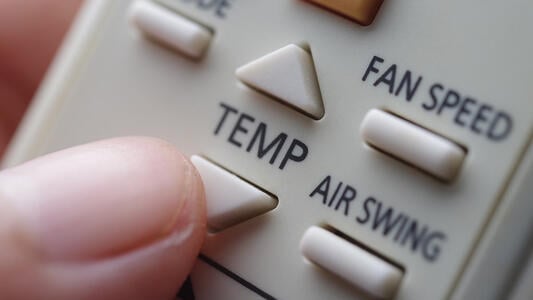 Chauffage : « J'ai économisé 40% sur ma facture », le secret est sur la télécommande de votre clim