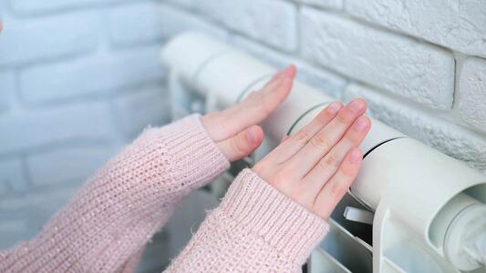 Ne touchez plus au radiateur : la solution pour un chauffage plus efficace se trouve dans votre salle de bain