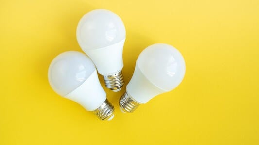 Électricité : le classement surprenant des fournisseurs les moins chers en décembre 2025